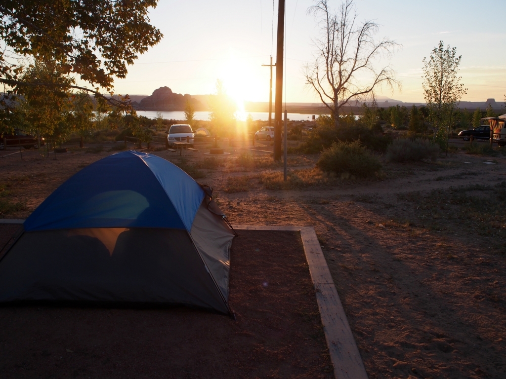 アメリカ 太陽光が降り注ぐ アンテロープキャニオンとレイクパウエル キャンプ場情報 えだ旅 World Journey