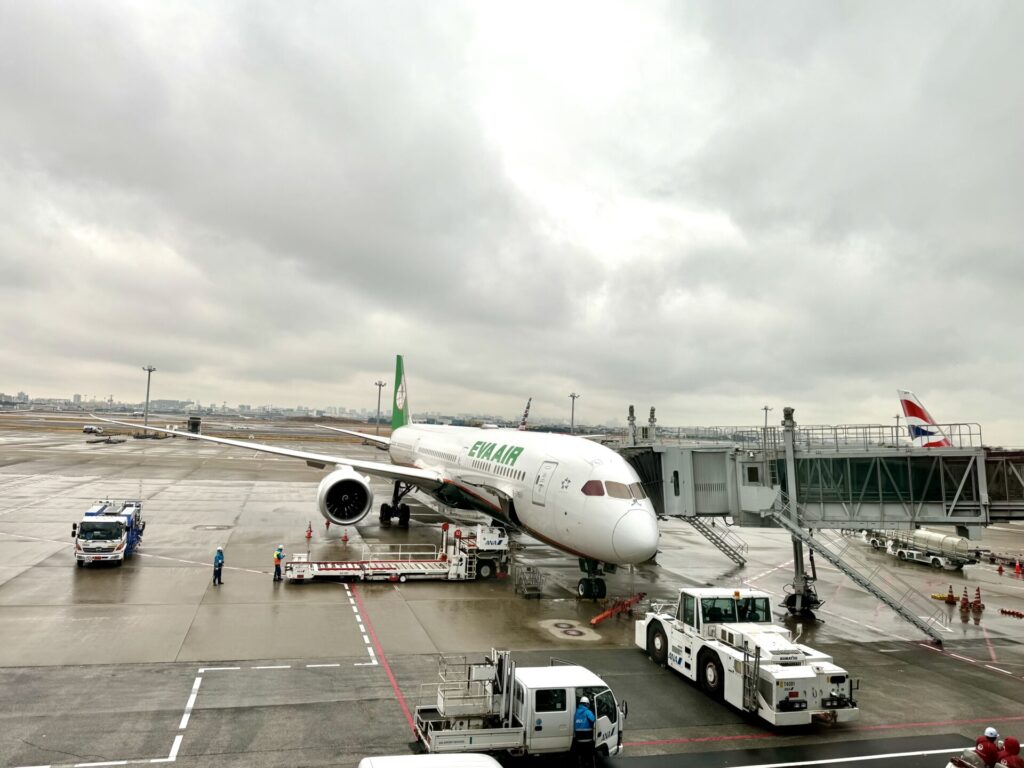 エバー航空】台湾旅行で乗りたい 最上位ビジネスクラス「ロイヤルローレルクラス」ブログ搭乗記 | えだ旅 WORLD JOURNEY